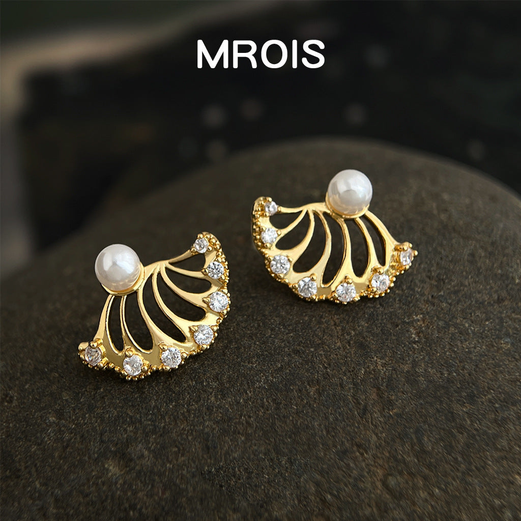Silver Needle Hollow Swing Pearl Earrings