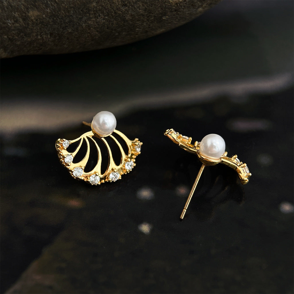 Silver Needle Hollow Swing Pearl Earrings